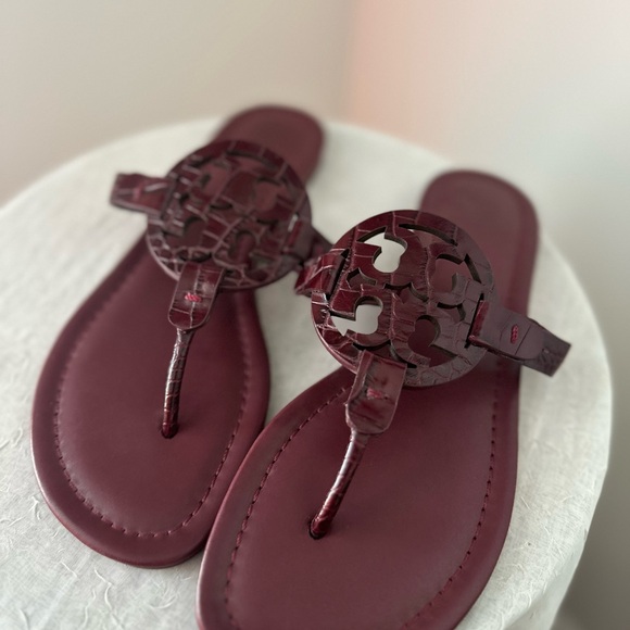 TORY BURCH CROCODILE EMBOSSED THONG SANDALS NEW RED SIZE 8.5 - Picture 8 of 10